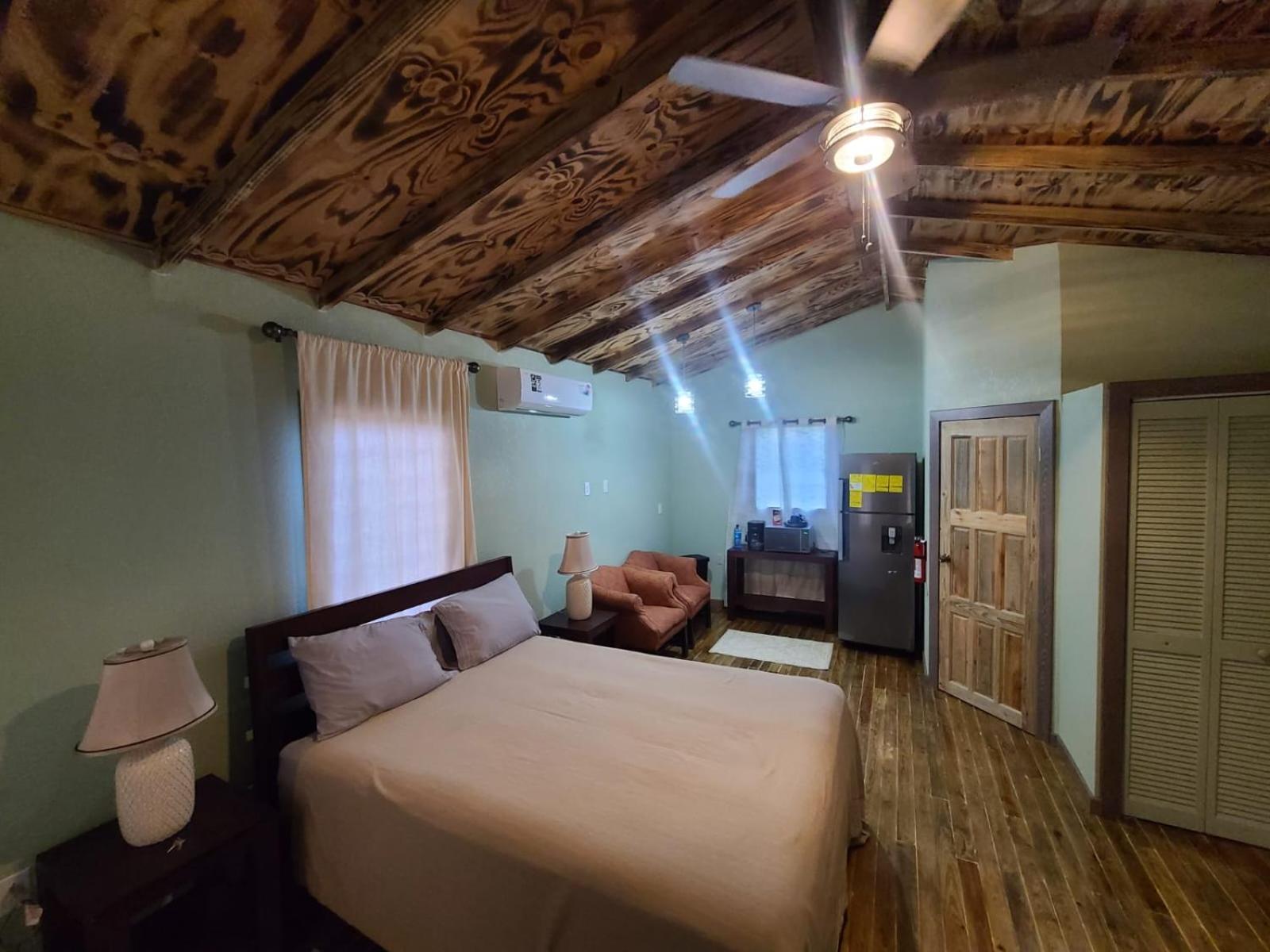 Tuquil-Ha Bed & Breakfast Ladyville ภายนอก รูปภาพ