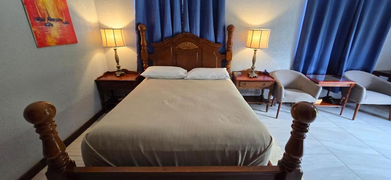 Tuquil-Ha Bed & Breakfast Ladyville ภายนอก รูปภาพ