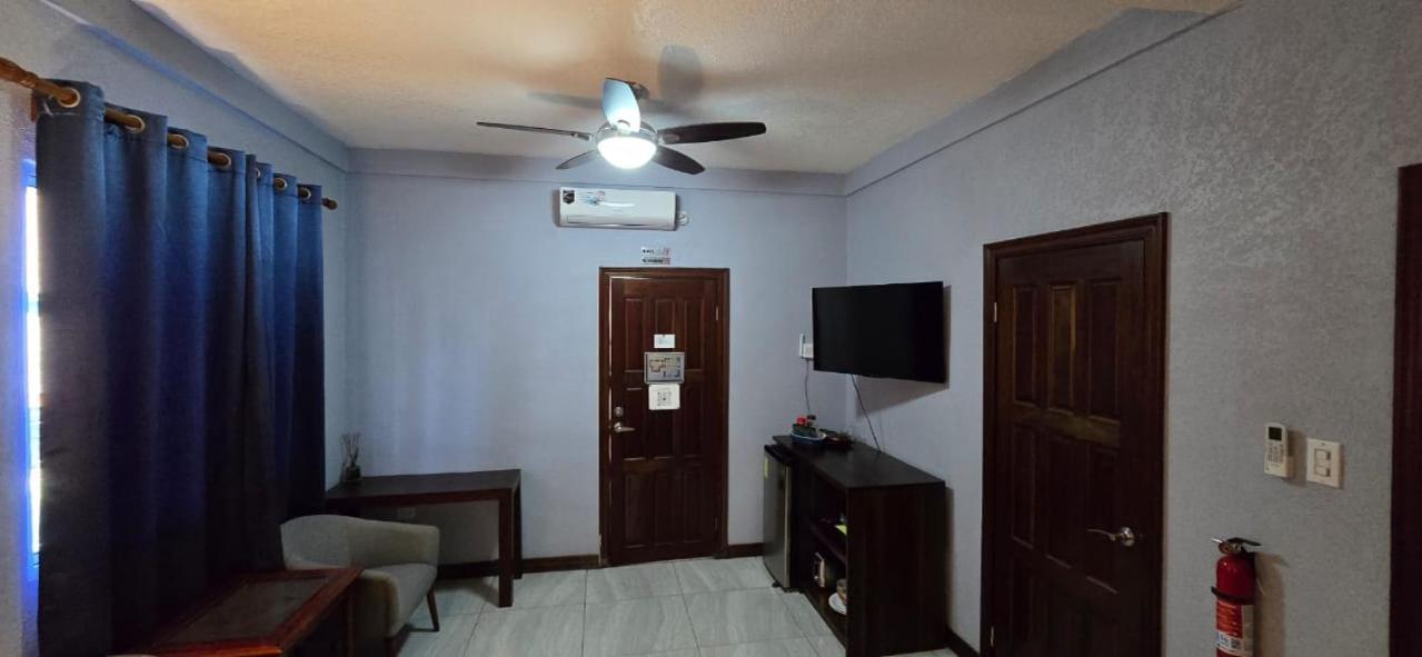 Tuquil-Ha Bed & Breakfast Ladyville ภายนอก รูปภาพ